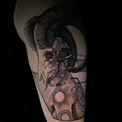 REALISM TATTOO
